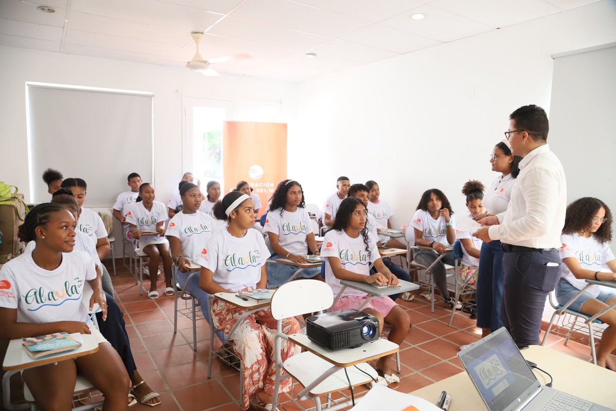 FundacionAdomi's tweet photo. 📚Todos los sábados, estudiantes de grado décimo y once de Manzanillo del Mar se capacitan para acceder AL AULA de una universidad ✨El proyecto AL AULA es una iniciativa de @FunSerenadelMar que fomenta en los jóvenes los hábitos de estudio, de lectura y de superación personal 👏🏽 https://t.co/GShwEC9oaL