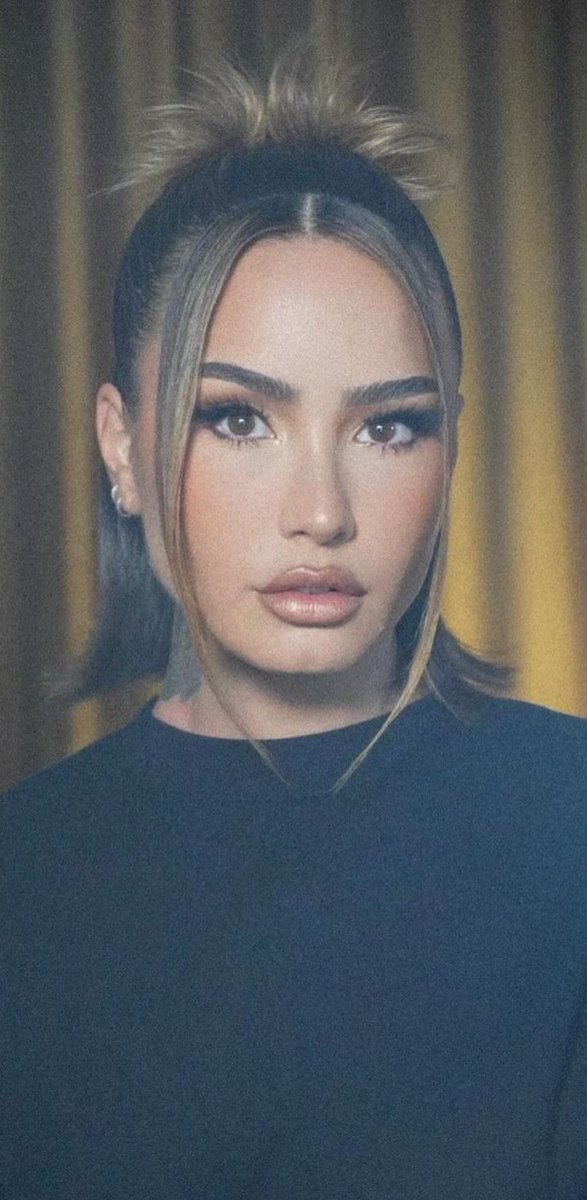 britbritsslave's tweet photo. she’s so pretty https://t.co/fBfp1d69iT