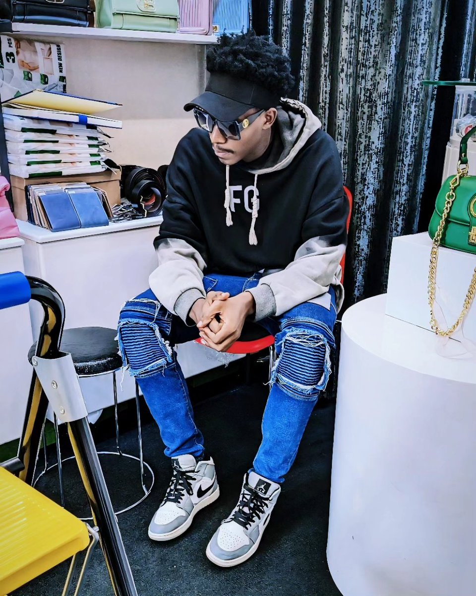 ibravendettaa's tweet photo. Make a lot of money.
Money gives you the ability to walk away from people and situations you don't like. https://t.co/S7qDkwciZ1