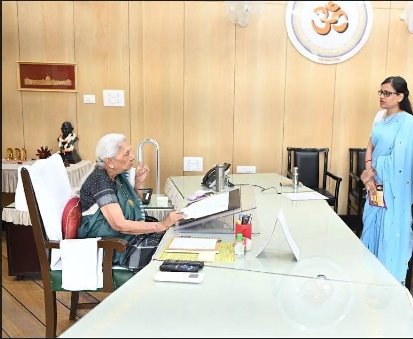 उत्तर प्रदेश की माननीय राज्यपाल से आशीर्वाद, घर आई नन्ही परी <a href="/nanhipari2021/">घर आई नन्ही परी (Torrent Supported)</a> 3 वर्ष पूरे होने,गुजरात और उत्तर प्रदेश की 400 महिला प्रधानों को जोड़ा गया, प्रौद्योगिकी अपनाने  सहित, स्मार्ट कक्षाएं, विशेषज्ञों द्वारा छात्रों के लिए कैरियर परामर्श, कंप्यूटर लैब, उन्नत पुस्तकालय और