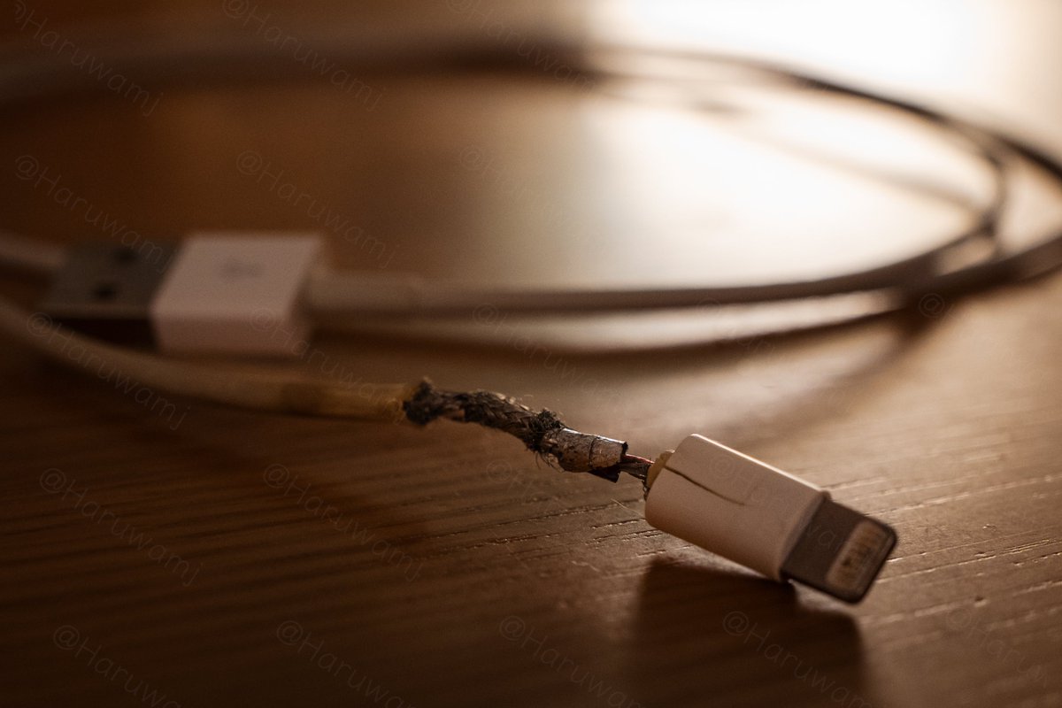 Haruwamj's tweet image. お前はよく頑張ったよ
もうおやすみ
#ライトニングケーブル