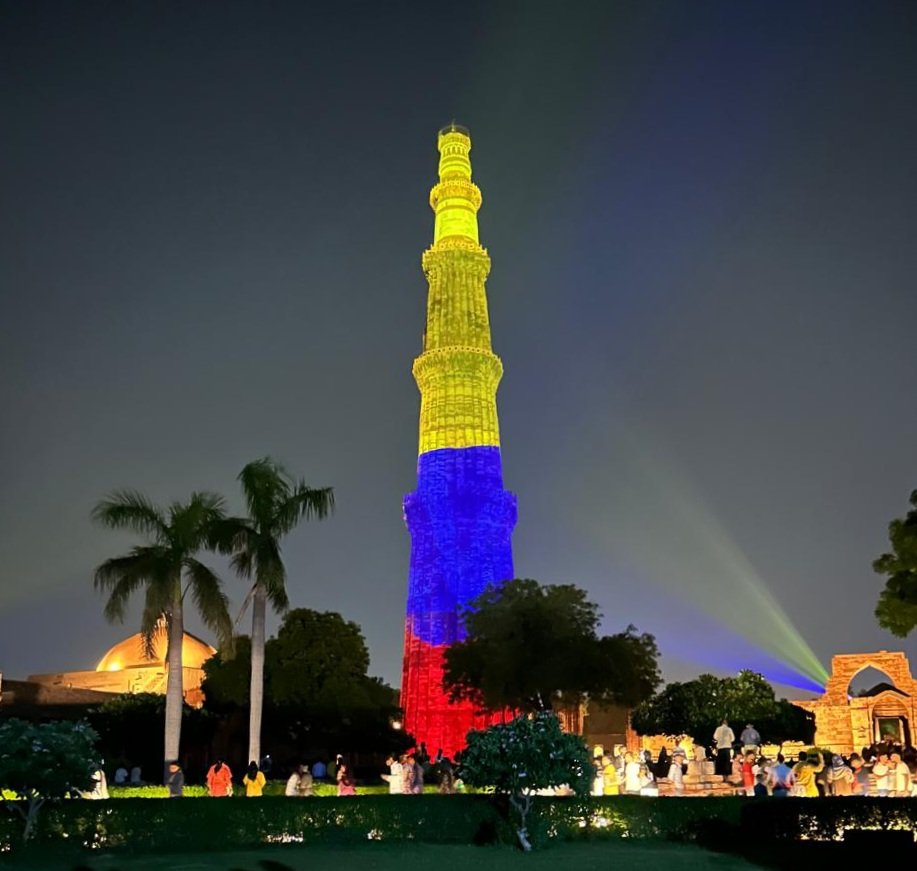 VictorH30307's tweet photo. Thank you very much to India 🇮🇳 Bharat @MEABharat @narendramodi @DrSJaishankar @MinOfCultureGoI  for illuminating the beautiful Unesco cultural heritage Qtub Minar on the 214 Anniversary of the Independence of Colombia 🇨🇴. A generous expression of bilateral friendship ❤ https://t.co/p5BiJA4Sen