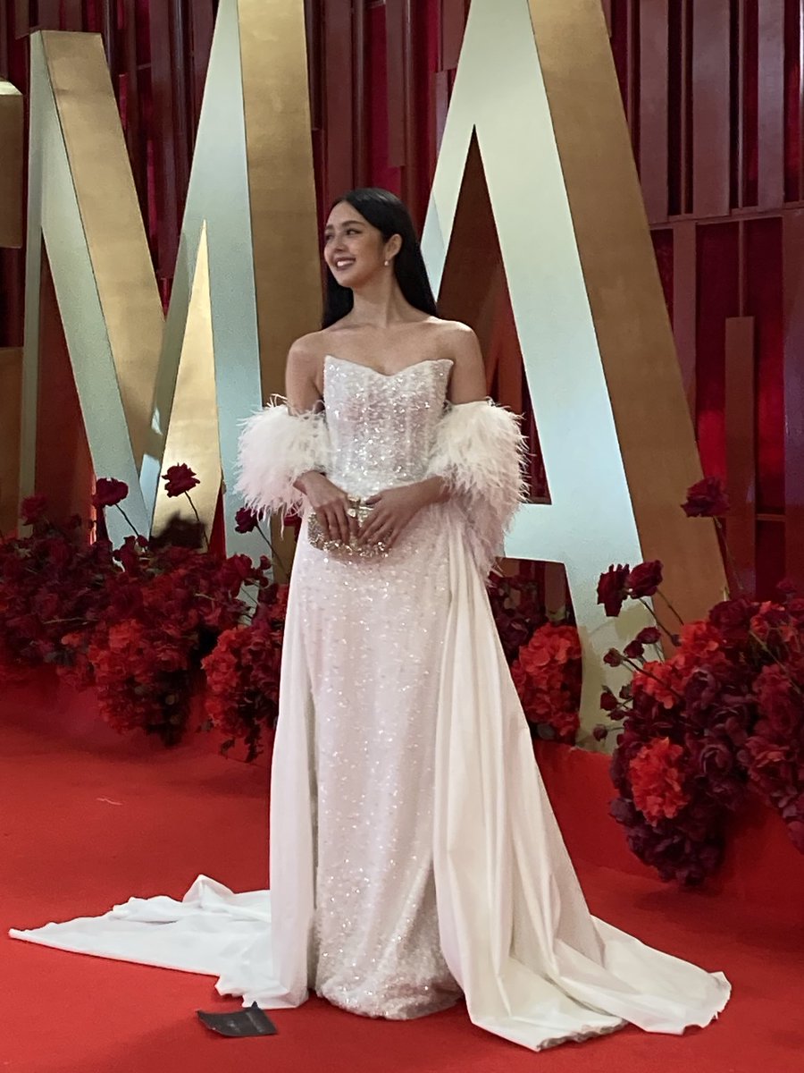 villagepipol's tweet photo. Lapis! Look at how gorgeous our Chanty is ⁦@offclLapillus⁩ at the GMA Gala 2024 Red Carpet! 

#Chanty #Lapillus #VillagePipolxGMAGala2024  #VillagePipolxGMAGala #GMAGala2024 #VillagePipol https://t.co/oW9jFXs7xi