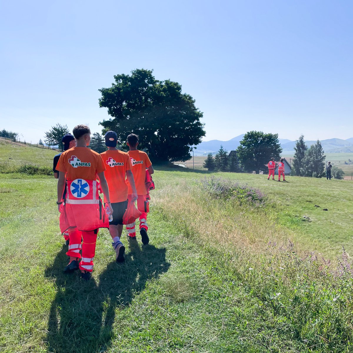 Anpasnazionale's tweet photo. 🫶🇮🇹 Siamo al #SamiContest e siamo l'Italia!
Siamo a Žabljak in gara con altre 18 squadre di giovani volontari e volontarie per condividere la nostra passione, le nostre esperienze e i nostri sorrisi
#Anpas #sempreAccanto https://t.co/eFRCbw2rJC