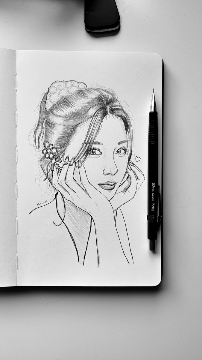 limnaee's tweet photo. Miyeon ☀️
•
#MIYEON #GIDLE_Klaxon #gidlefanart #gidle #kpopfanart #sketch @G_I_DLE ❤️ https://t.co/xdDQNdelTF