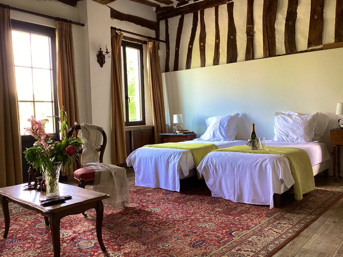 CorineDumontier's tweet photo. Envie d’une escapade en Normandie ? Réservez le gîte de la Reine Blanche à Léry, idéal pour 2 personnes. Parfait pour un week-end, des vacances ou un séjour professionnel !
#GiteDeLaReineBlanche #EscapadeNormande #Normandie
#Lery #PhotoofTheDay #AppartHotel https://t.co/MznZuRnHmn