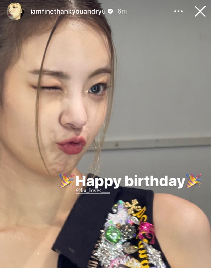 FIVEOFITZY's tweet photo. #YEJI and #RYUJIN birthday greetings for #LIA!
Such a cutie Lia-yaaaa! 🥹🍓

LIA BLOSSOMS AT 24
#BloomingLIADay
#리아의_목소리로_온세상을_물들여
@ITZYofficial https://t.co/sNYgwTmtmE