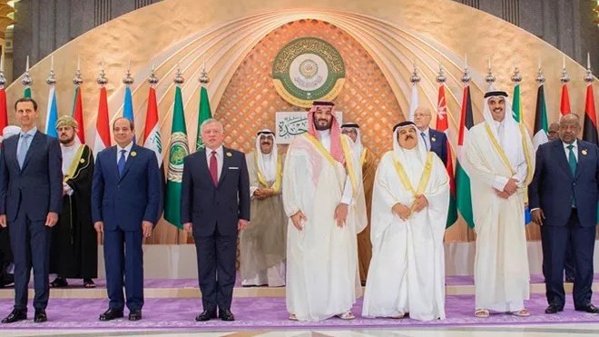 GlobeEyeNews's tweet photo. BREAKING:

The Houthis in Yemen say that any Arab country trying to stop our attacks against Israel will be a target for us and will be treated like Israel. https://t.co/mtb9XSopuE