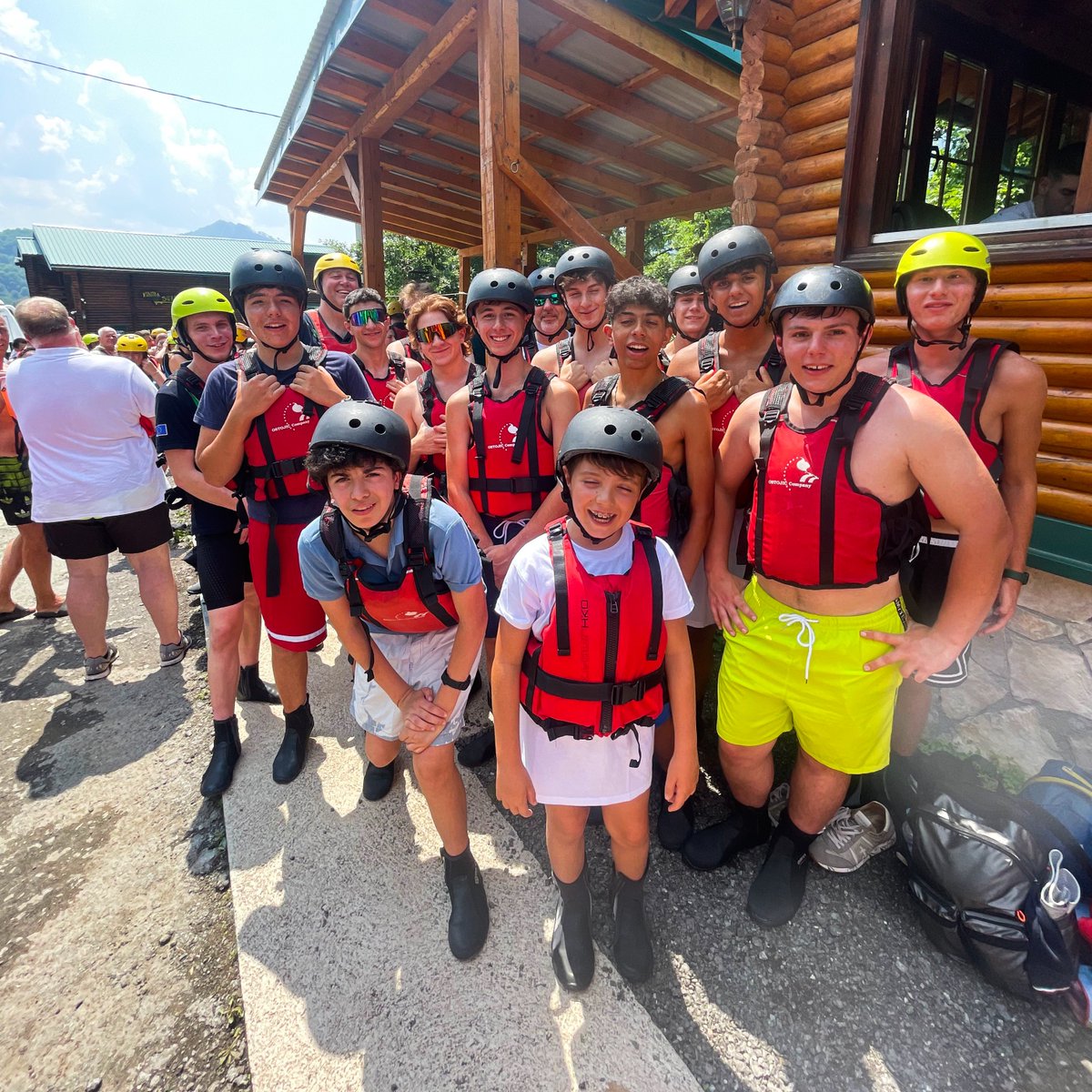 Anpasnazionale's tweet photo. 🫶🇮🇹 Siamo al #SamiContest e siamo l'Italia!
Siamo a Žabljak in gara con altre 18 squadre di giovani volontari e volontarie per condividere la nostra passione, le nostre esperienze e i nostri sorrisi
#Anpas #sempreAccanto https://t.co/eFRCbw2rJC