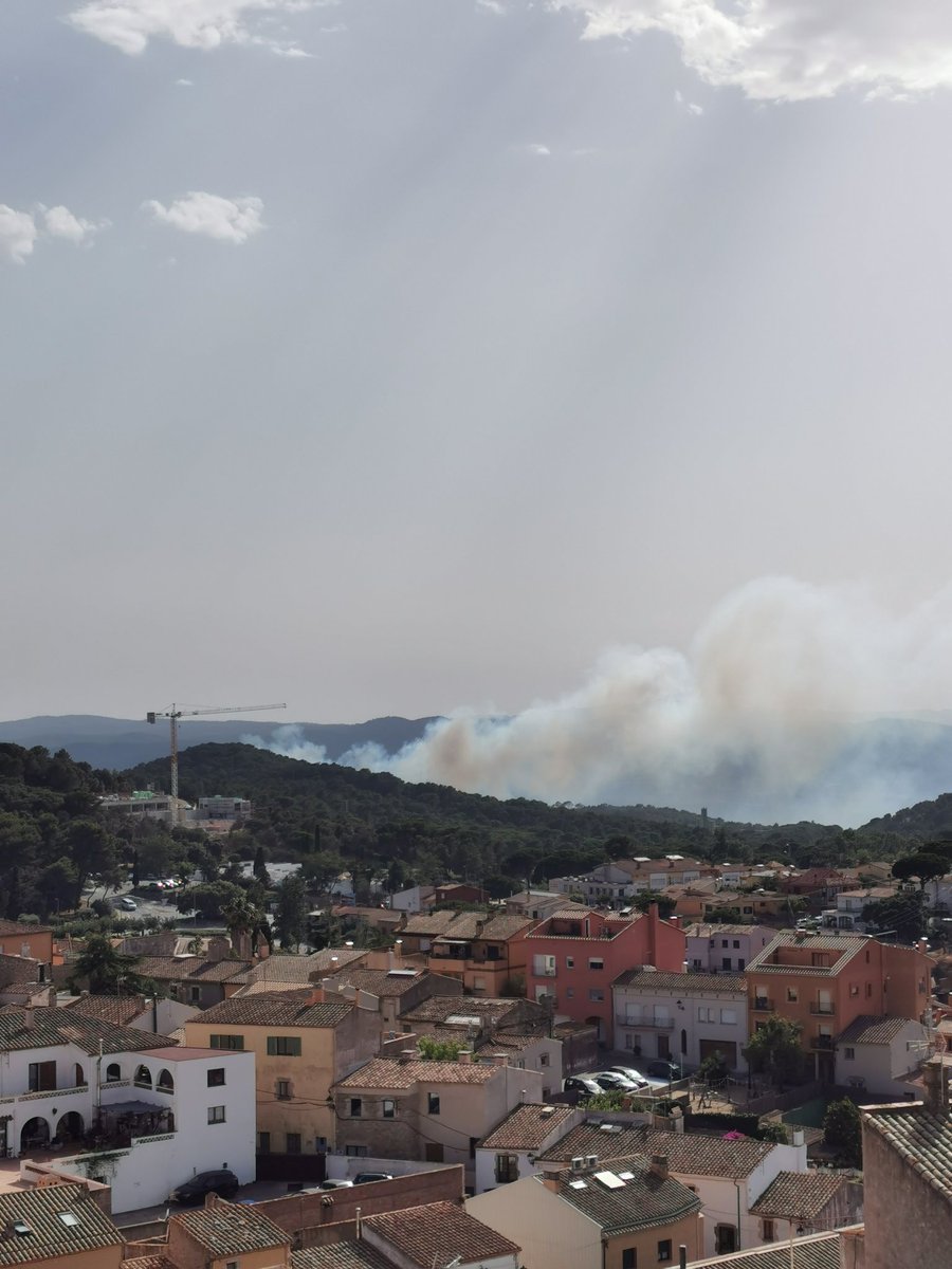 DrJauck's tweet photo. @DucMantua @bomberscat Des de Begur, fot un vent de mil dimonis https://t.co/jQXHJ5oY4E