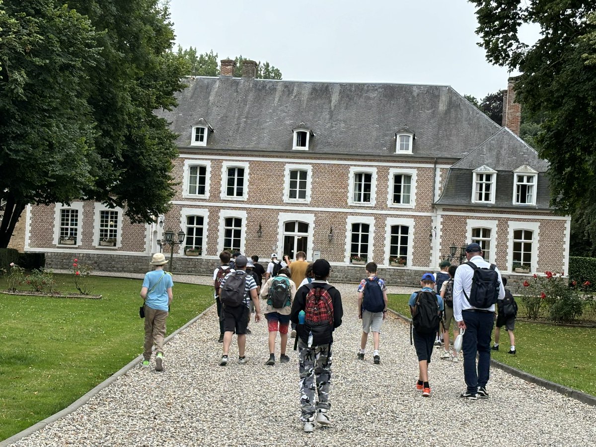 mfl_sbs's tweet photo. We had a very interesting tour around the chateau this morning, discovering all its history. #sbsfrance2024 @StBirinusSchool https://t.co/EAu3AHmN76