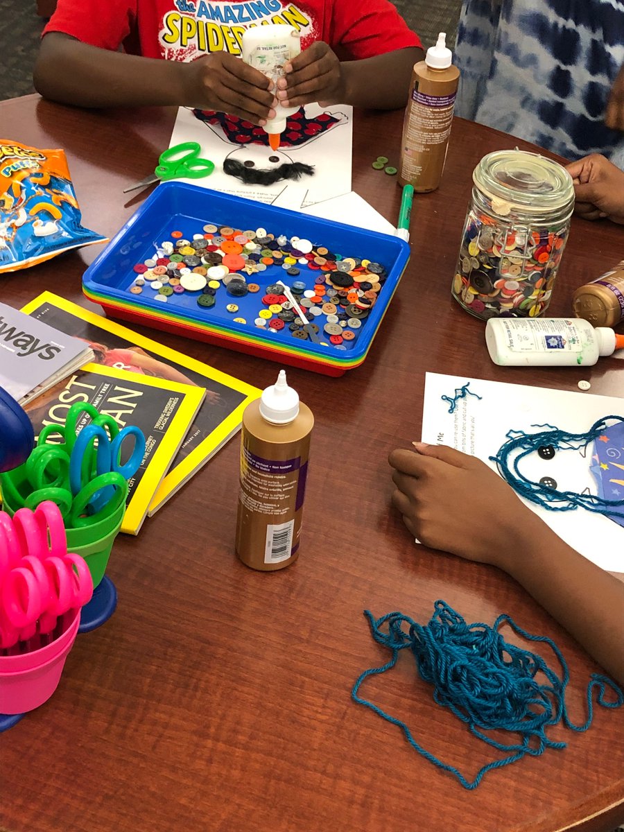 RivLibrary's tweet image. 📚♻️ Check out this awesome literacy activity called Reuse This Book! Kids are getting creative with recycled materials to make self-portraits. From fabric scraps to old buttons, they're turning odds and ends into masterpieces! #LiteracyActivity #Reuse #Recycle 🎨🌟
