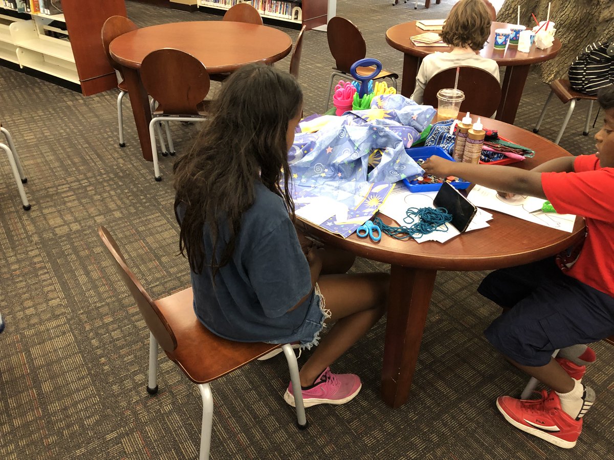 RivLibrary's tweet image. 📚♻️ Check out this awesome literacy activity called Reuse This Book! Kids are getting creative with recycled materials to make self-portraits. From fabric scraps to old buttons, they're turning odds and ends into masterpieces! #LiteracyActivity #Reuse #Recycle 🎨🌟