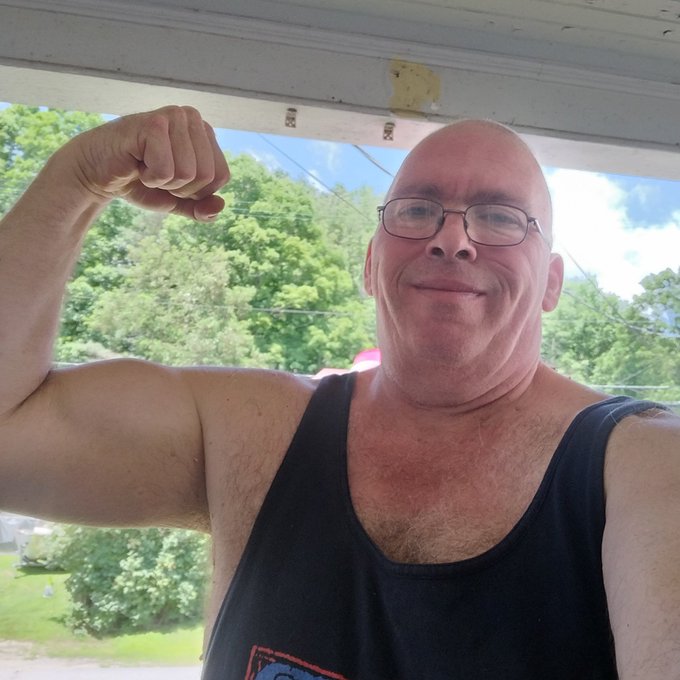 https://t.co/dvSOSjn5gH repost if you think I'm looking good 😊 https://t.co/p9hmcMJOjd