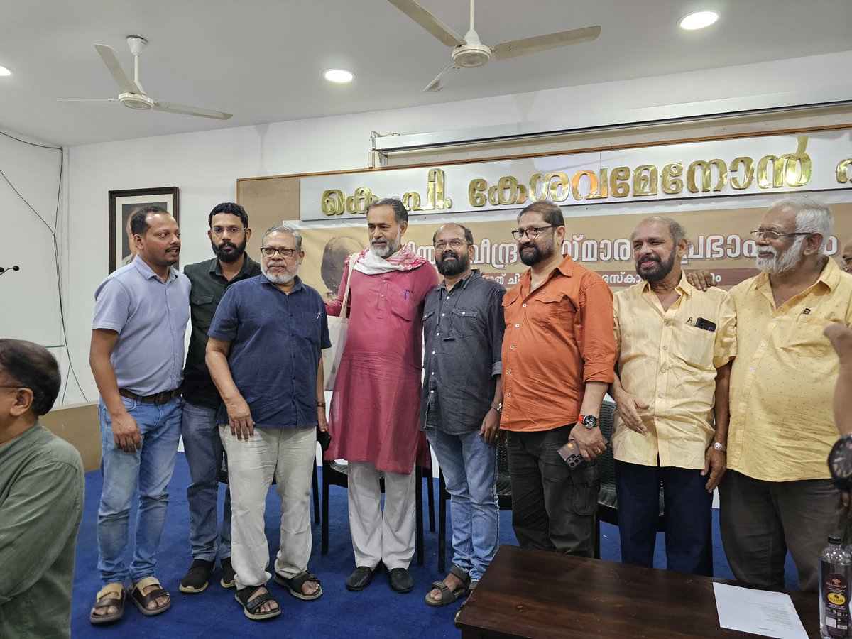 _YogendraYadav's tweet photo. Honoured to receive the Chinta Ravindran Award in Kozhikode today from the well known cartoonist E P Unny. Previous awardees include P. Sainath and Akaar Patel. 

Grateful to the jury and the Chintha Ravindran Foundation. https://t.co/Nfpu8ZIZAC