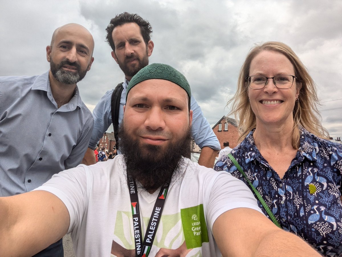 MothinAli's tweet photo. Greens converge in Harehills to offer support and reassurance to the community. Some of us have been here since the early morning to help bridge police/community relations and help keep the situation calm. https://t.co/VE9OWJJlTd