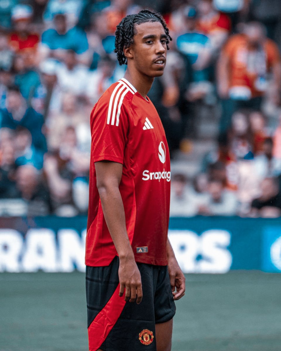 Leny Yoro's first half v Rangers:  

44/48 successful passes 
51 touches
3 passes into final third 
2 recoveries
100% duels won
100% tackles won 

Impressive debut so far! 💎