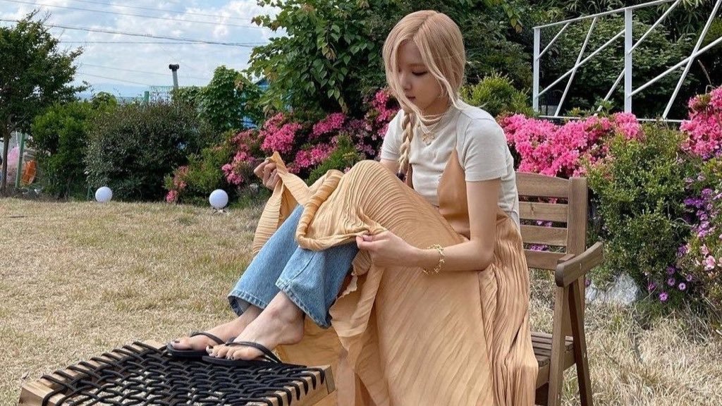 Riitheweirdo_'s tweet photo. Rosé is a walking pinterest board https://t.co/qiJ095c2x1
