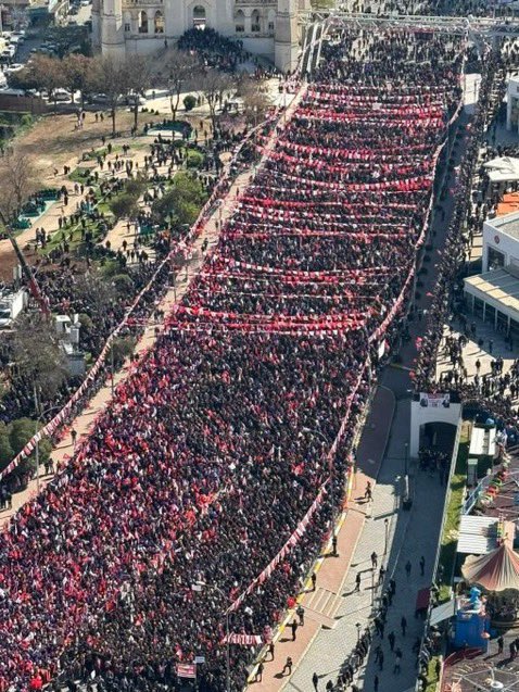 AVAHMETAKSOY's tweet photo. Şanlıurfa Büyükşehir Belediye Başkanı #MehmetKasımGülpınar ı yok saymak Şanlıurfa halkını yok saymaktır.

Halkın oylarıyla seçilen, Şanlıurfa Büyükşehir Belediye Başkanı Sn.#MehmetKasımGÜLPINAR’ın sandalyesini o masadan kaldırtmak “ Halkın İradesi ” ne büyük bir saygısızlıktır. https://t.co/wVtJIzNXnZ