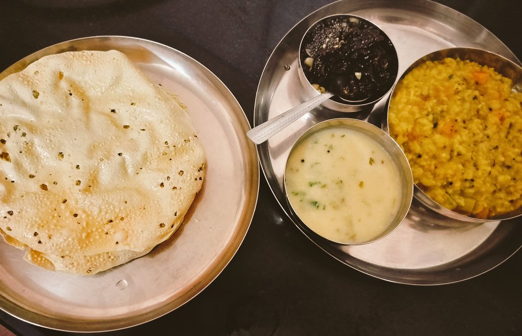 mellowdraama's tweet photo. lasun, mirch wali rai, kadhi, vegetable khichadi.
#DinnerScenes https://t.co/cLsQFnAUPt