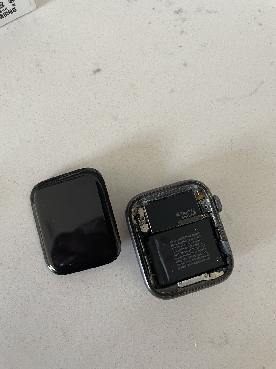 mlees89's tweet photo. When  @Apple says you can swim with the Apple Watch Series 6 but really you can’t…. https://t.co/vkSBQ1cIAC