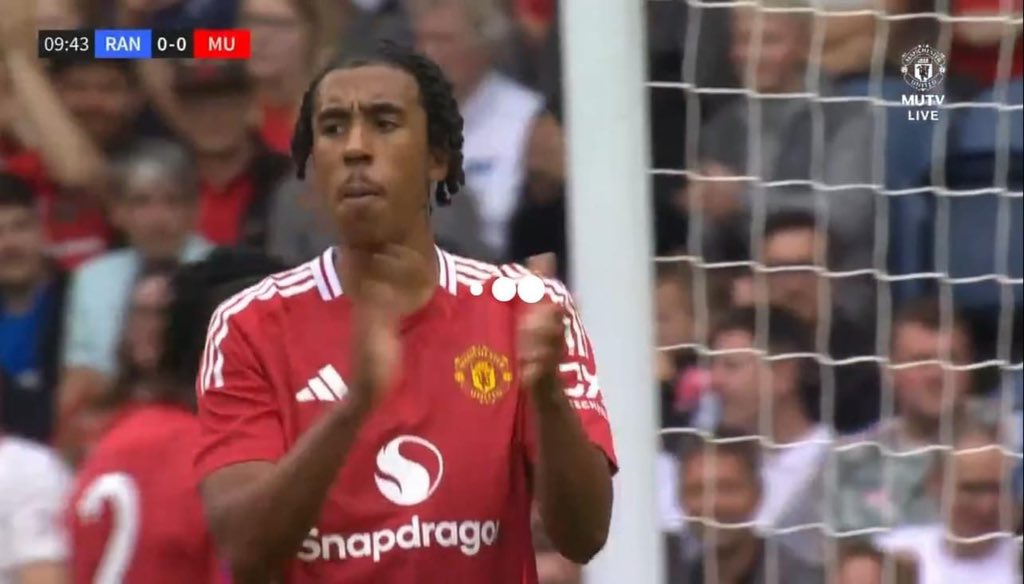 Utdsami26's tweet photo. Leny Yoro's first half for #mufc:

45 minutes
51 touches
44/48 successful passes
3 passes into final 3rd
100% tackles won
100% duels won
2 recoveries

Ieny yoro 🌟 https://t.co/JMaeOb65ck