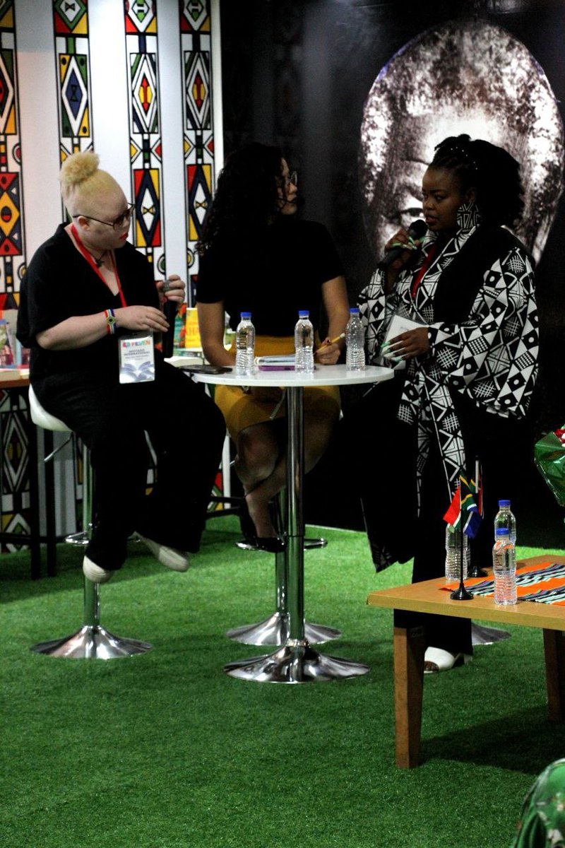 filven_cultura's tweet photo. Conversatorio Rompiendo las reglas de la
traducción.
A cargo de Monicca Thulisile Bhuda.
#Filven2024
#LeerTransforma
@VillegasPoljak @raulcazal @minculturave https://t.co/MqFhX18ODK