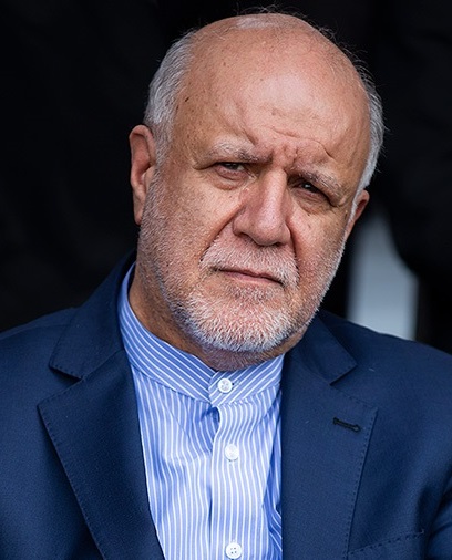 Dr11l1ngEng's tweet photo. زمانی که در انستیتو نفت دانشگاه تهران تحصیل میکردم دوره ای تحت عنوان «مدیریت پروژه های نفت و گاز» برگزار میشد که یکی اساتید مدعو اون دوره همین #بیژن_زنگنه بود. از اینکه چجوری با ژانگولر بازی میرفتیم تو کلاس بگذریم اما والله توی کلاس همین زنگنه چنان از توتال حرف میزد و میگفت ما ایرانیا بلد نیستیم و باید بدیم شرکتهایی مثل توتال و شِل بیان پروژه ها رو انجام بدن که تقریبا همه تو کلاس حس ناامیدی میکردن... بعدها وقتی شرکت های توتال و شِل و استات اویل از ایران رفتن و ما با شرکت های ایرانی رفتیم پروژه های پارس جنوبی رو توسعه بدیم و تمام گزارشات روزانه عملیاتشون رو دیدم تازه فهمیدم توتال عملا چه تِرررررری زده بود....یادمه رو سکوهایی که بودیم بعضی از این خارجی ها میگفتن چرا شما ایرانیا همه رو سکو تو رنج بیست و چند ساله هستید در حالی که قبلا که شرکت های بین المللی اینجا بودن همه پیرپاتال بودن... خلاصه اینکه ما بچه مچه ها با شرکت های ایرانی پروژه های 36 ماهه رو در اوج تحریم ماه ها زودتر تحویل میدادیم و توتال بدون هیچ تحریمی با ماه ها تاخیر!...اینا رو گفتم که بگم خودتحقیری بددردیه!!
#غربزدگی
