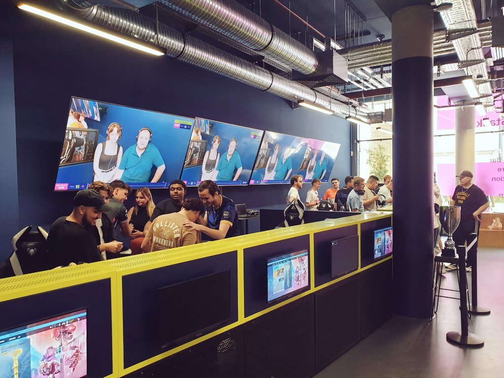 targetdecker's tweet photo. First day of our @target_esport #BaseStackBreach event is a blast so far! What a great community #RainbowSixSiege has! So many passionate teams and talented people behind and in front of the camera. https://t.co/2SChjgPsJ0