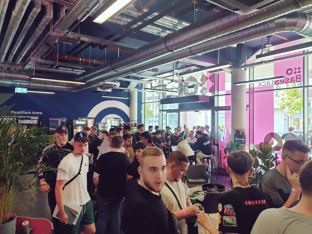 targetdecker's tweet photo. First day of our @target_esport #BaseStackBreach event is a blast so far! What a great community #RainbowSixSiege has! So many passionate teams and talented people behind and in front of the camera. https://t.co/2SChjgPsJ0