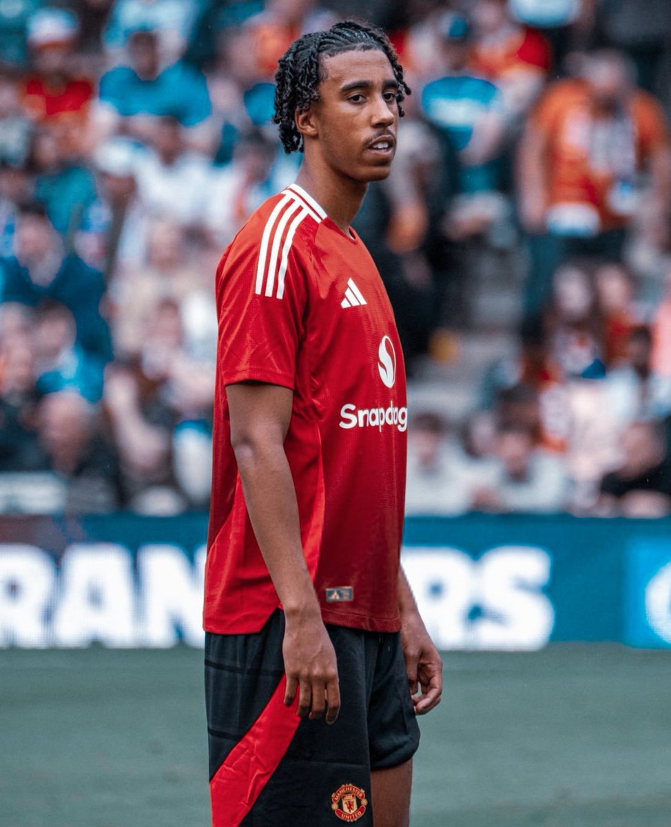 Leny Yoro’s first half for Manchester United: 

45 minutes
51 touches
44/48 successful passes
3 passes into final 3rd
100% tackles won
100% duels won
2 recoveries

A very promising talent.
What do you guys think?

#mufc #mutv #Yoro #LenyYoro