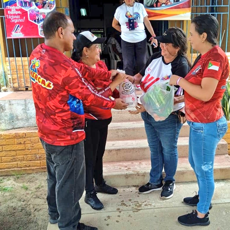 #Trujillo | En una nueva Feria del Campo Soberano hicimos entrega de 1.317 combos de proteínas y verduras que favorecieron a 1.246 familias del municipio Rafael Rangel.

¡Seguimos trabajando por el abastecimiento del pueblo! 

#VenezuelaPintaBonito