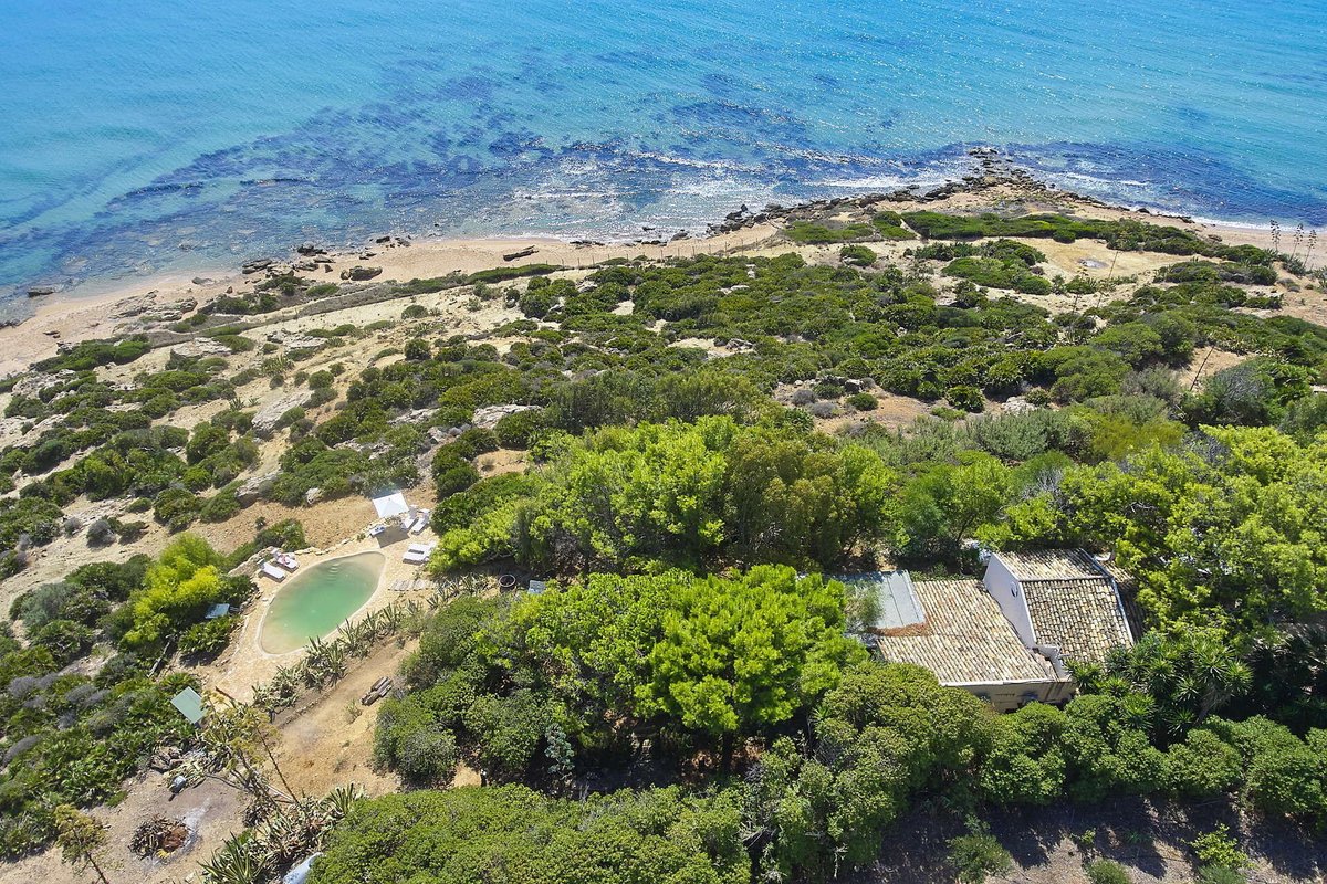scentofsicily's tweet photo. Looking to escape to a getaway in Sicily where you can unwind by a pool and take in the enchanting surroundings? Your search ends here! Sicily's villa rentals provide a haven by the pool that guarantees a wonderful vacation. https://t.co/fMqFiNb7JV https://t.co/1SYPWmz02z