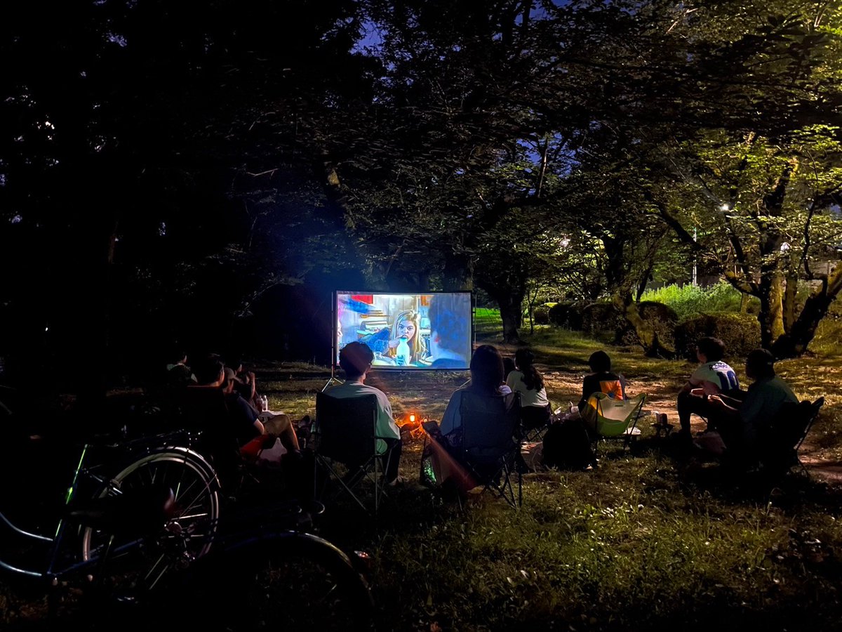www_fm_com's tweet photo. 【ひろしま星空シアター】
野外映画上映、本日より始動しました。

ひろしま星空シアターとして、
第1回目の上映作品は「エール！」

"耳の聞こえない家族の中で、唯一聞こえる少女には歌の才能があったのだが--" https://t.co/kDPSDb5sIZ
