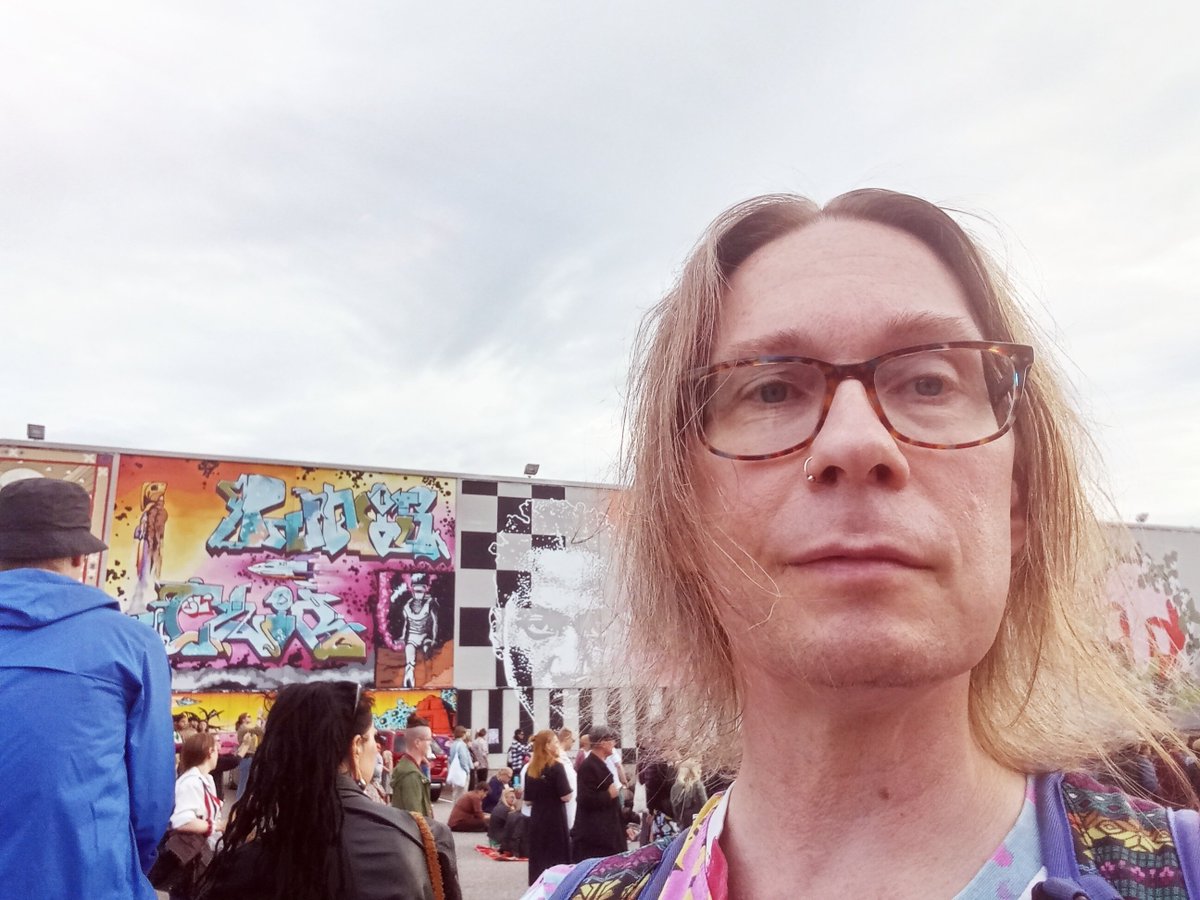rebelmusicae's tweet photo. Kohteessa. #kerafest #vainespoojutut https://t.co/vg6A2ju2tz
