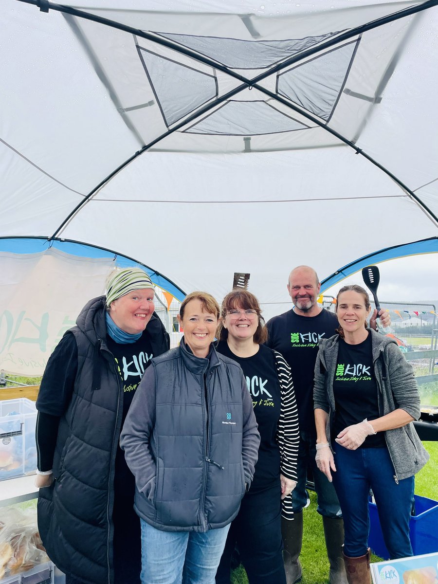 CoIslay's tweet photo. Great to catch up with @coopuk #LocalCause #Sidekick at #PortEllen sports day today, smiling despite the weather. @Tom_MPM @Poody1976 @SarahJaneMalon2 @gill_chasemore https://t.co/GSY7MsVwgH