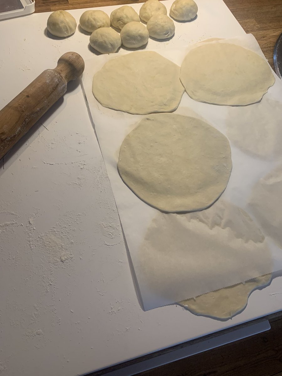 Tre sorters Encilladas på egna tortillas.
Med Salsa Verde på egenodlade Tomatillos.
Sommarlyx!