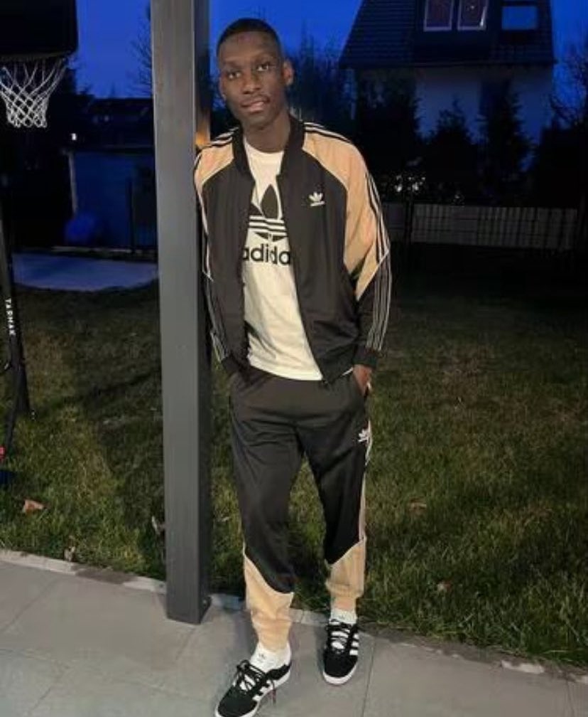 AC Everton 💙🖤🏴‍☠️ tweet media