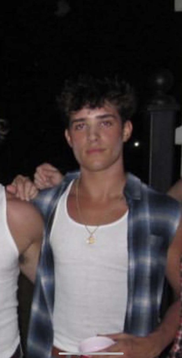 Baginpocket's tweet image. Men used to go to war, Now they wear make up to frat mixers #Bv #pike