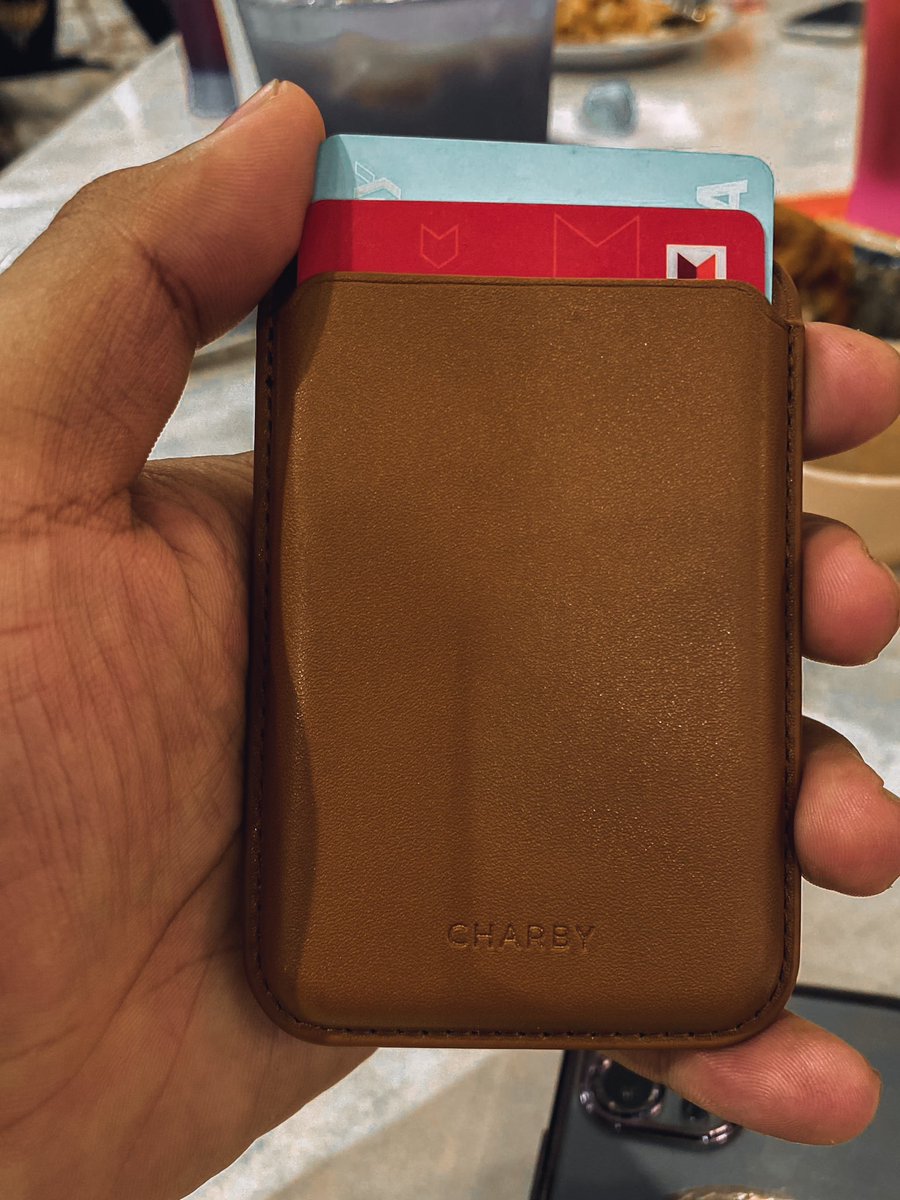 Magnetic Wallet by CHARBY laku keras ya. Mudah nak attach &amp; detach. Anti-slip. Sebab magnetic dia padu 🔥