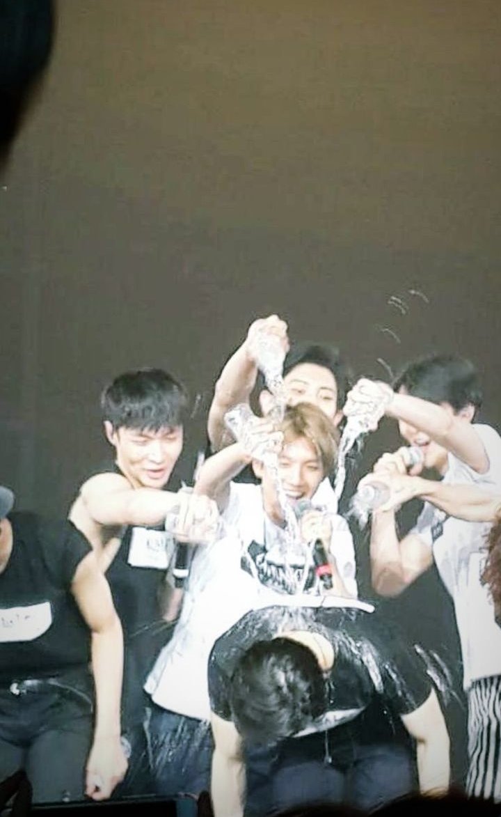 alwayswithEXO9i's tweet photo. Same, Junmyeon. I miss OT9 too 🥹🥹🫶🏻 https://t.co/VJZ5nERAYA