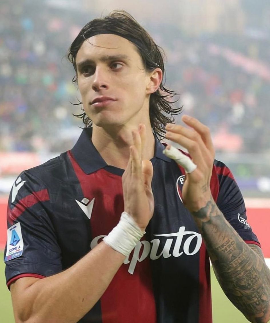 NewsFootball_XL's tweet photo. 🚨HERE WE GO CALAFIORI TO ARSENAL🚨
🔴Para Reforzar La Saga Central
El equipo londinense va a fichar al seleccionado italiano
Ya El Arsenal🔴Cerró Un Acuerdo Con El Bologna Y Con El Jugador de 50 millones de euros✒️🇮🇹🇬🇧 https://t.co/QeYt0Cifox