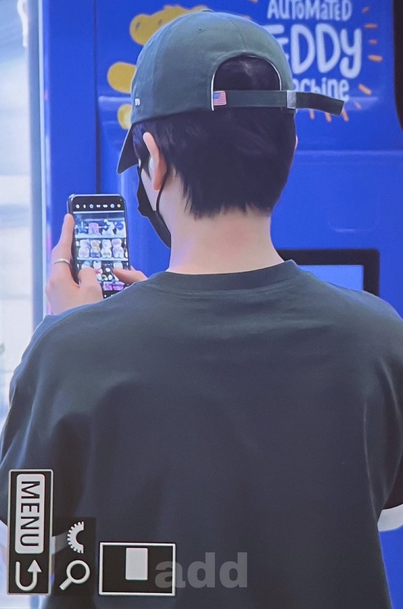 240720
귀여운 곰돌이 자판기 빠아안히 보더니 찰칵
#더보이즈 #THEBOYZ #영훈 #YOUNGHOON