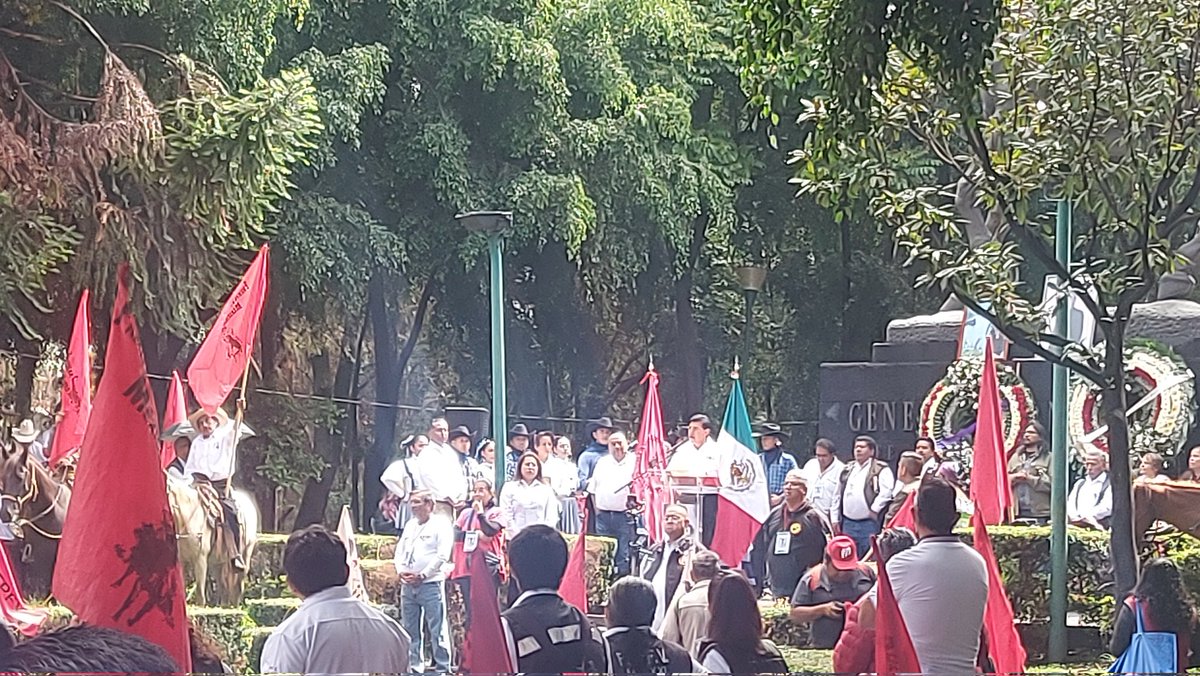 CríticaCapital tweet media