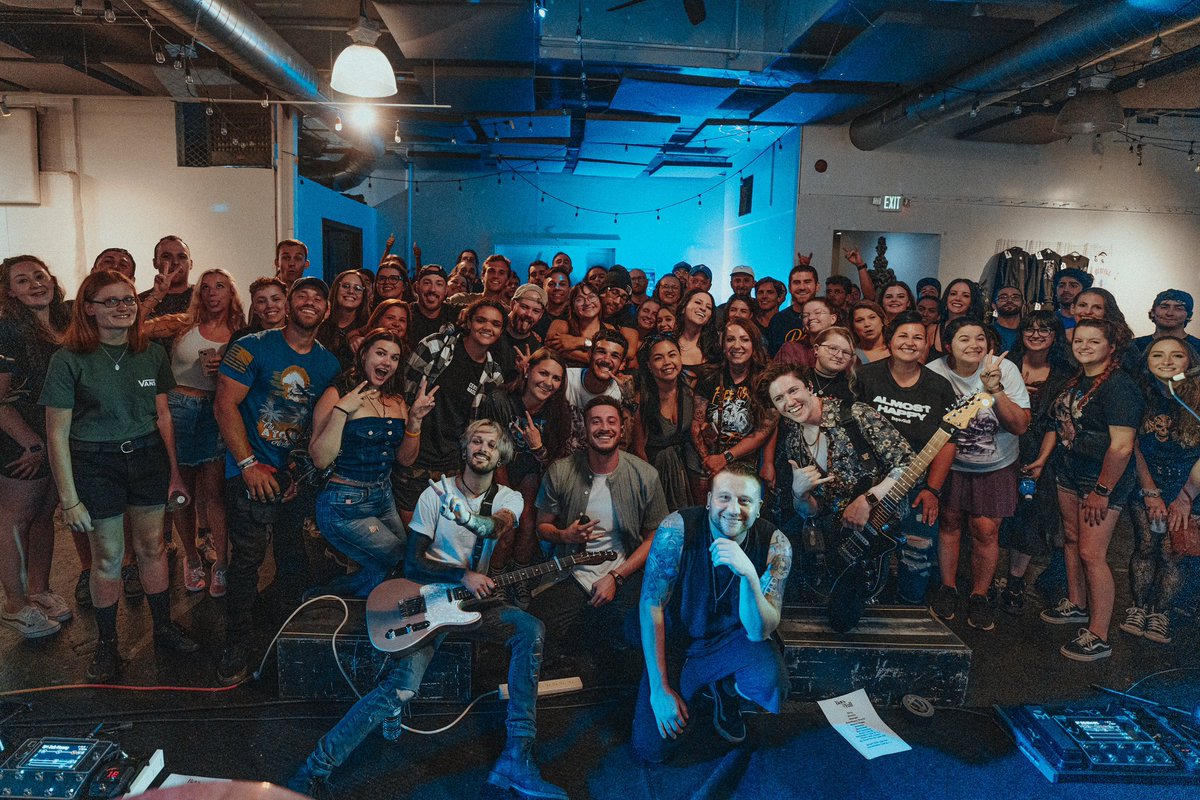 boysoffallband's tweet photo. BOSTON THANK YOU!  Early show today in Brooklyn!  Showtime: 6pm, we are on at 7pm! https://t.co/XGedopUjLj

📷 @BrandonMPerez https://t.co/ck8RPqUxFa
