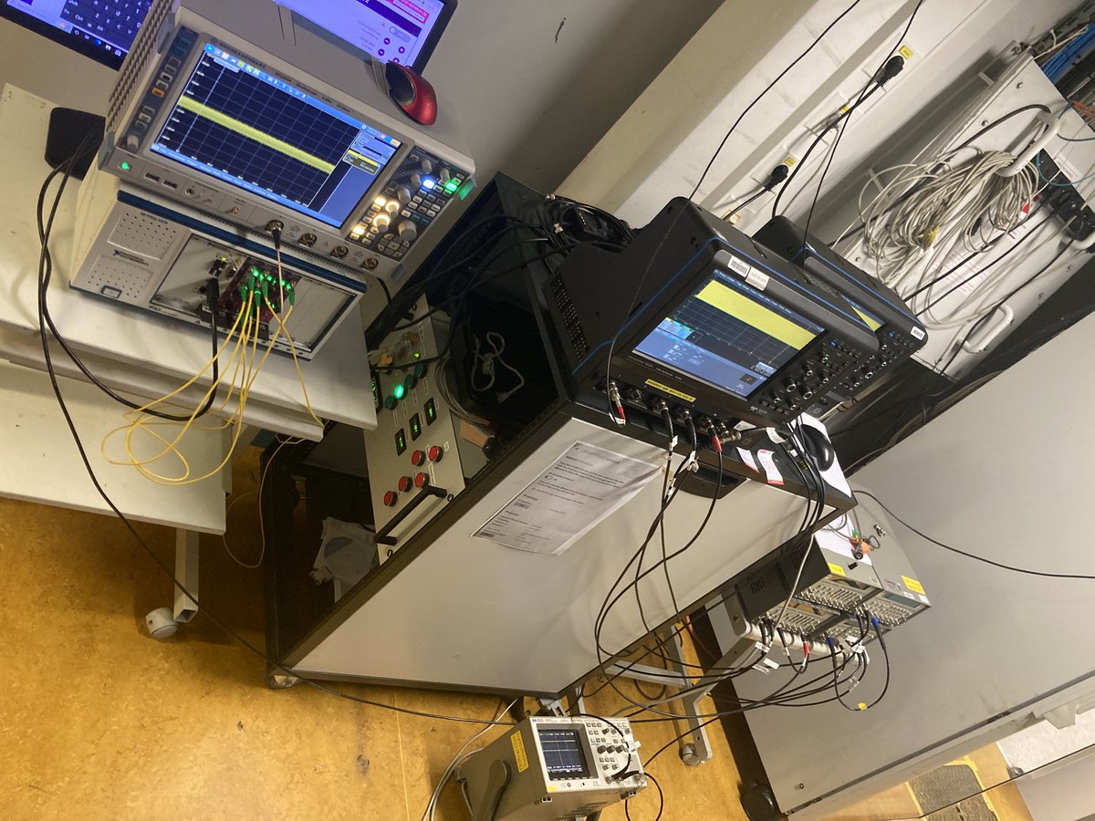 SoM_esrf's tweet image. Impressions from the 16b timing modes @esrfsynchrotron : #shock experiments using gas launcher and Mhz radioscopy. #synchrotron #xray #weekenduser #EBSscience
