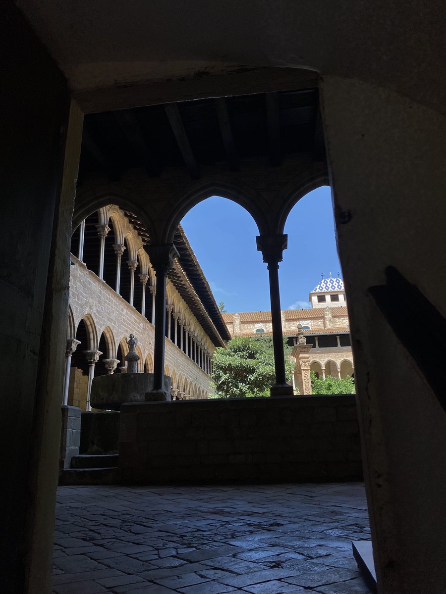 QEbrnt's tweet photo. J’ai eu l’immense joie de pouvoir admirer aujourd’hui les fresques de Ferrer Bassa, peintes vers 1343 au monastère de Pedralbes, au nord de Barcelone https://t.co/fMP5VY3u00