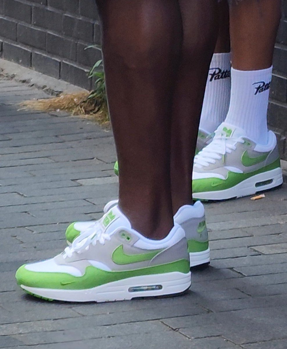 JustFreshKicks tweet media