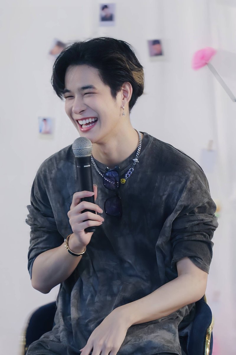 PakpoomOfficial's tweet photo. ขอให้ยิ้มเพราะมีความสุข
ขอให้ร้องไห้เพราะมีความสุข
ขอให้เป็นที่รักและมีแต่ความสุข

🎂 HAPPY BIRTHDAY ART 🎂

#FlowerDayBabyART2024 
#ArtPakpoom #เบบี้ฮาท https://t.co/7xPZkDgNfA