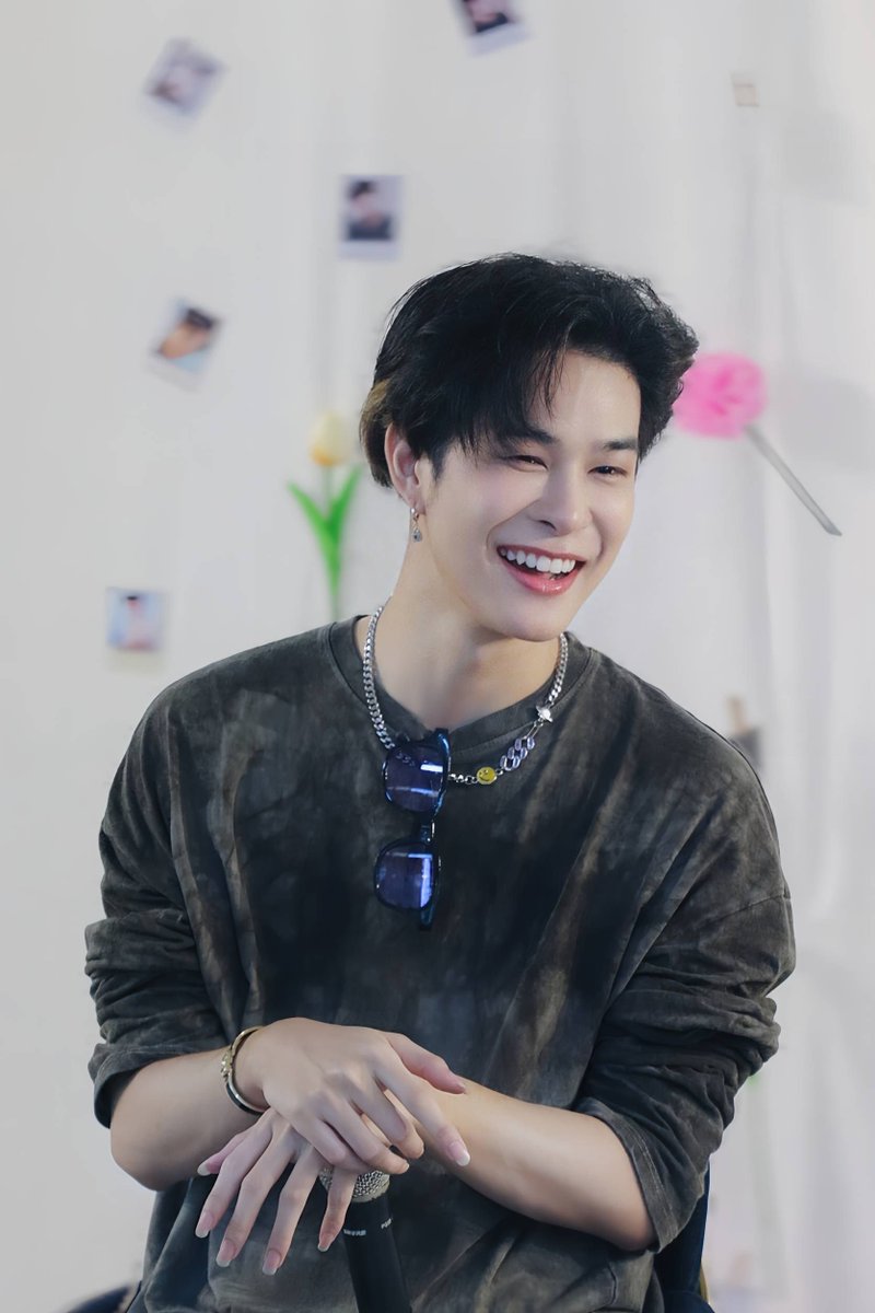 PakpoomOfficial's tweet photo. ขอให้ยิ้มเพราะมีความสุข
ขอให้ร้องไห้เพราะมีความสุข
ขอให้เป็นที่รักและมีแต่ความสุข

🎂 HAPPY BIRTHDAY ART 🎂

#FlowerDayBabyART2024 
#ArtPakpoom #เบบี้ฮาท https://t.co/7xPZkDgNfA